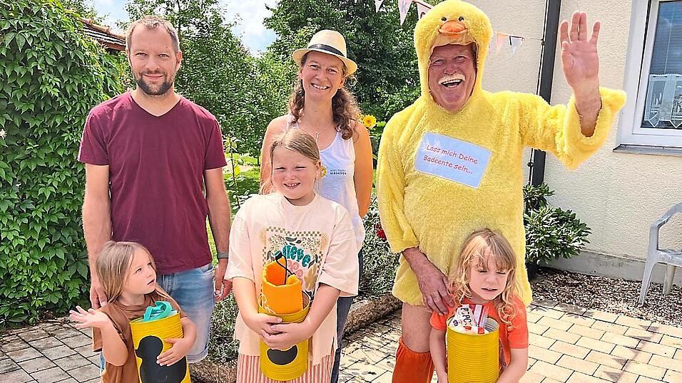 Die glücklichen Gewinner des Entenrennens. Die glücklichen Gewinner des Entenrennens.