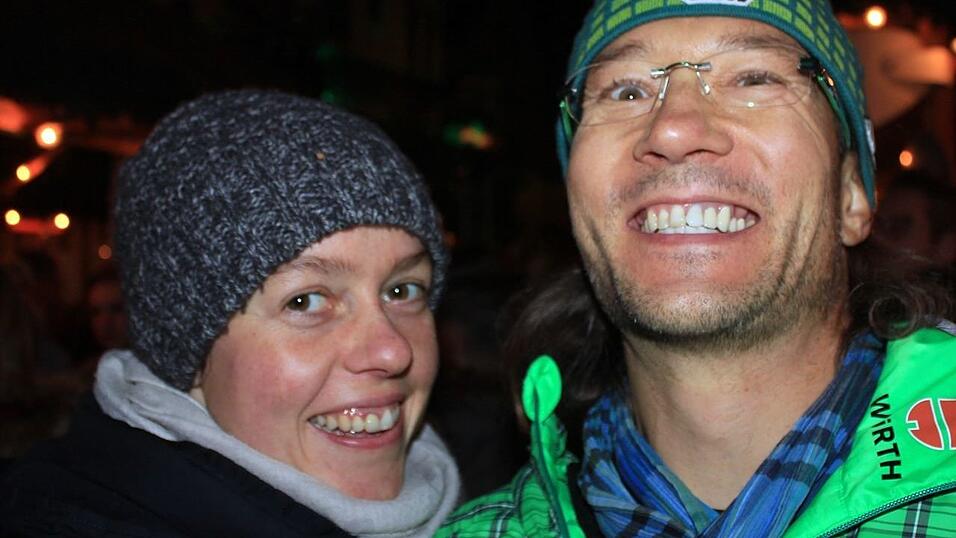 Bei einem schweren Unfall in der Gemeinde Frontenhausen sind zwei Menschen verletzt worden. Bei einem schweren Unfall in der Gemeinde Frontenhausen sind zwei Menschen verletzt worden.