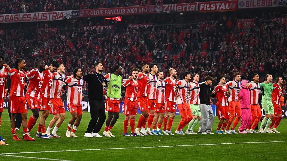 Die Stars des FC Bayern lassen sich feiern. Die Stars des FC Bayern lassen sich feiern.
