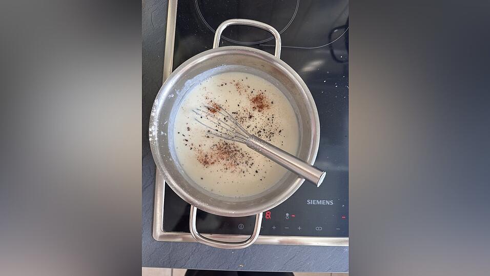 ... Béchamel-Soße vorbereiten. ... Béchamel-Soße vorbereiten.