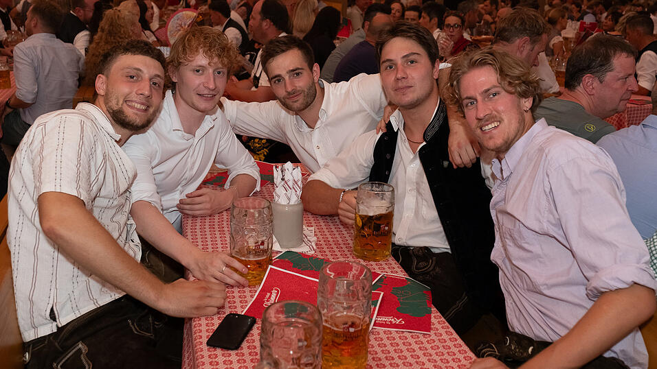 Die Partybilder vom Montag, 14. August 2023, aus dem Festzelt Krönner. Die Partybilder vom Montag, 14. August 2023, aus dem Festzelt Krönner.