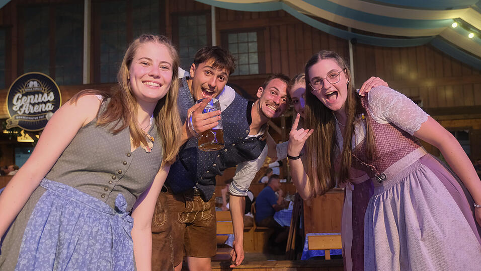 Die Partybilder vom Dienstag, 15. August 2023, aus dem Festzelt Wenisch. Die Partybilder vom Dienstag, 15. August 2023, aus dem Festzelt Wenisch.