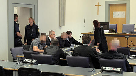 Auch die letzten drei Angeklagten sind vom Vorwurf des versuchten Mordes freigesprochen worden.