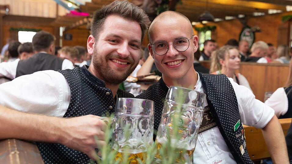 Die Partybilder vom Sonntag, 9. August, aus dem Festzelt Wenisch. Die Partybilder vom Sonntag, 9. August, aus dem Festzelt Wenisch.