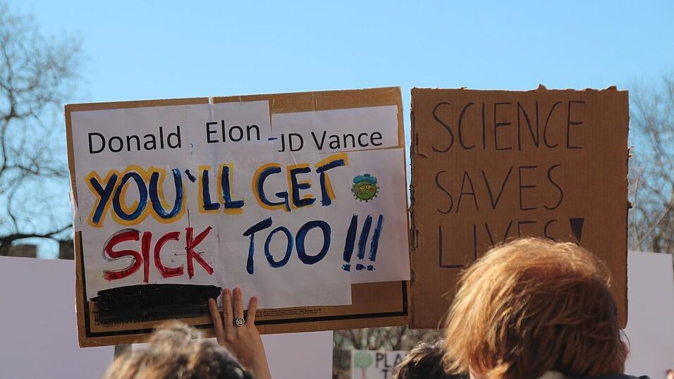 Demo von Wissenschaftlern gegen Kürzungen. Demo von Wissenschaftlern gegen Kürzungen.