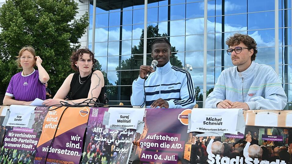 Erste Proteste gegen den AfD-Bundesparteitag. Erste Proteste gegen den AfD-Bundesparteitag.