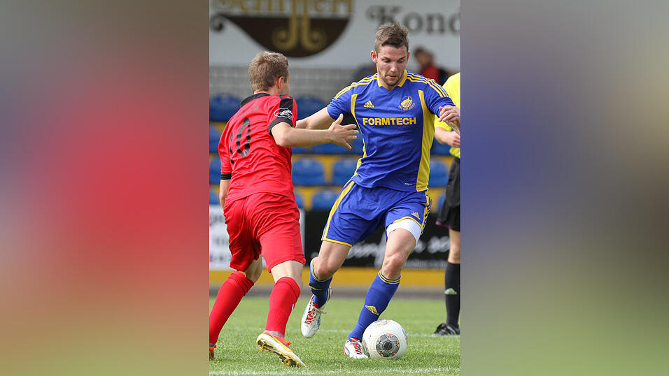 Der TSV Bogen versetzte dem Favoriten aus Affing in der Nachspielzeit den Lucky Punch und siegte mit 2:1 (Foto: Schindler). Der TSV Bogen versetzte dem Favoriten aus Affing in der Nachspielzeit den Lucky Punch und siegte mit 2:1 (Foto: Schindler).