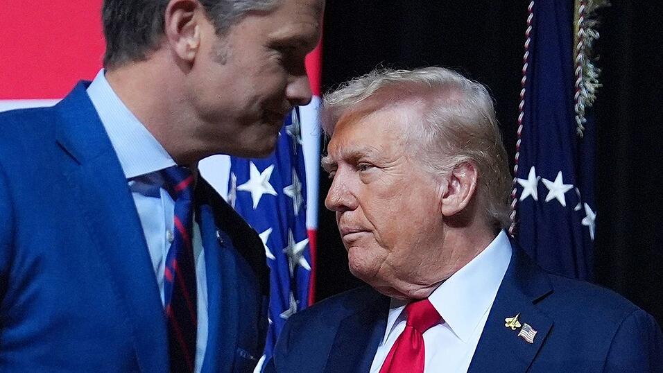 Pentagon-Chef Hegseth (l) ordnete den Berichten zufolge an, «alle zu töten». (Archivbild) Pentagon-Chef Hegseth (l) ordnete den Berichten zufolge an, «alle zu töten». (Archivbild)