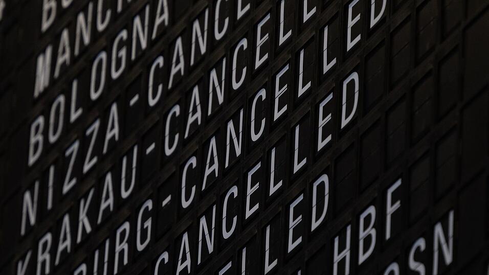 Am Frankfurter Flughafen wurden 400 Starts und Landungen gestrichen.