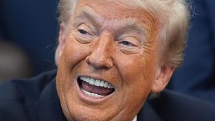 US-Pr&auml;sident Trump k&uuml;ndigt eine Zollerh&ouml;hung f&uuml;r die EU an.