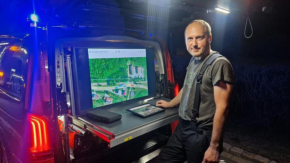 Am Einsatzleitwagen wurde alles koordiniert. Am Einsatzleitwagen wurde alles koordiniert.