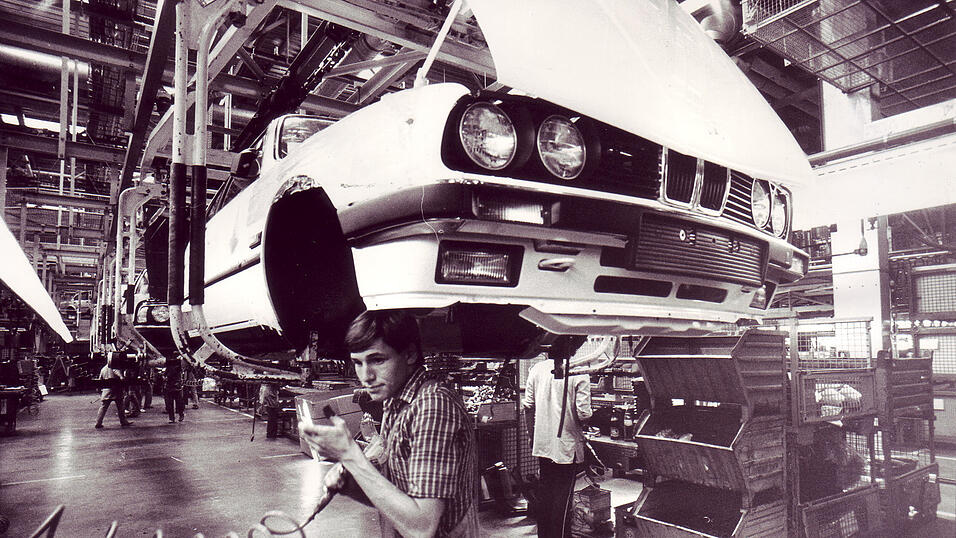 Die Bayerischen Motoren Werke in M&uuml;nchen, Regensburg und Dingolfing tragen ma&szlig;geblich dazu bei, dass Bayern mit rund 1,2 Millionen produzierten Autos im Jahr 2024 bundesweit an der Spitze lag.