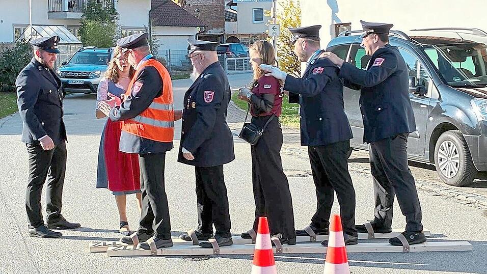 Auf Trockenskiern ging es durch den Parcours. Auf Trockenskiern ging es durch den Parcours.