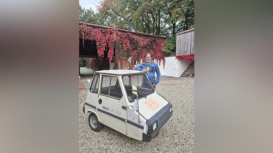 Was ist das, Herr Schnurer? &bdquo;Das ist die Limousine des Botschafters von Arkadien&ldquo;. So klein? &bdquo;Mehr war nicht drin.&ldquo;