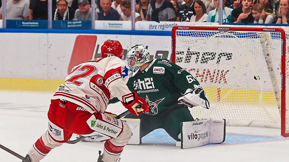 Drin ist das Ding: Trevor Gooch überlistete Starbulls-Keeper Christopher Kolarz in der 54. Minute zum 3:2 - zugleich sein erster Pflichtspieltreffer für den EV Landshut. Drin ist das Ding: Trevor Gooch überlistete Starbulls-Keeper Christopher Kolarz in der 54. Minute zum 3:2 - zugleich sein erster Pflichtspieltreffer für den EV Landshut.