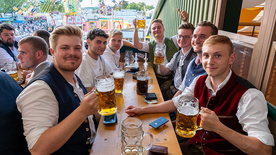 Die Partybilder vom Montag, 14. August 2023, aus dem Festzelt Nothaft. Die Partybilder vom Montag, 14. August 2023, aus dem Festzelt Nothaft.