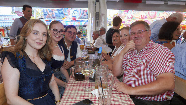 Die Partybilder vom Sonntag, 9. August, aus dem Festzelt Lechner. Die Partybilder vom Sonntag, 9. August, aus dem Festzelt Lechner.