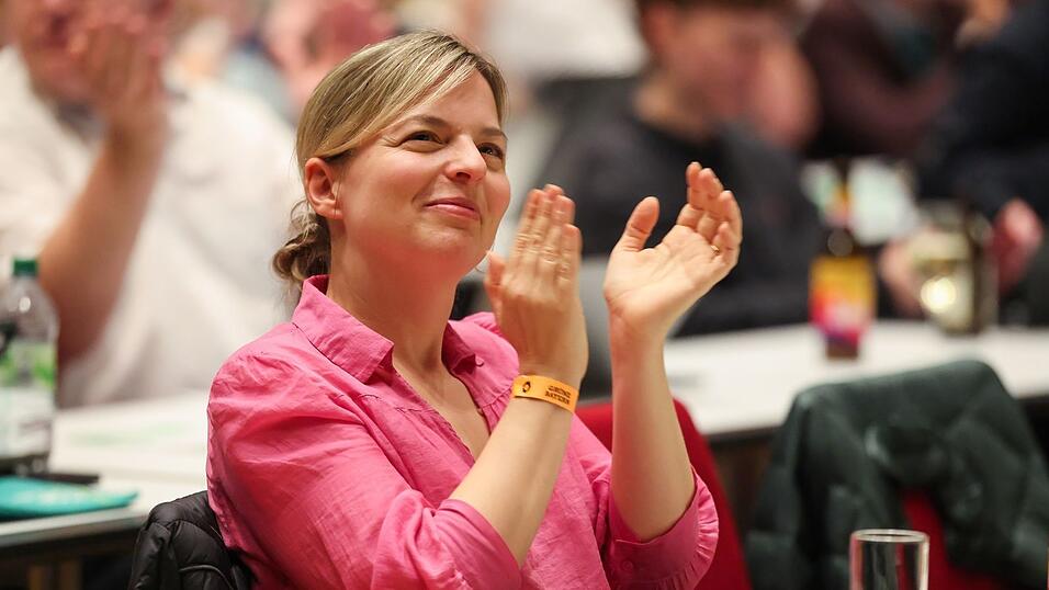 Landtagsfraktionschefin Katharina Schulze forderte von ihren Parteifreunden Optimismus und Kampfbereitschaft. Landtagsfraktionschefin Katharina Schulze forderte von ihren Parteifreunden Optimismus und Kampfbereitschaft.