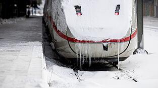 Die Bahn gerät bei Extremwetterlagen immer wieder in Bedrängnis. (Archivbild) Die Bahn gerät bei Extremwetterlagen immer wieder in Bedrängnis. (Archivbild)