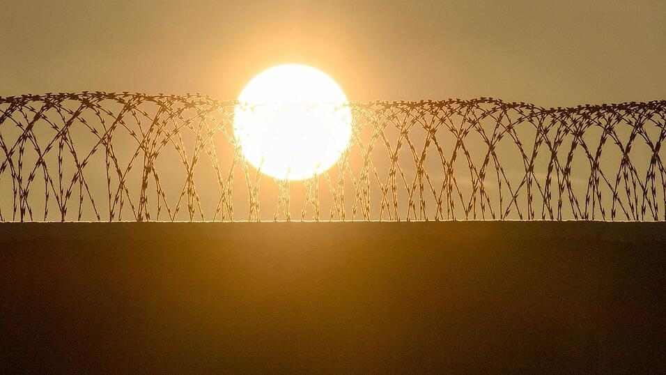 Eine falsche Kunsthändlerin soll serienweise Künstler betrogen haben – in Haft sitzt sie bereits. (Symbolbild)