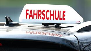 Bundesverkehrsminister Patrick Schnieder (CDU) will Pr&uuml;fungen und Pr&uuml;fungsstoff auf dem Weg zur Fahrerlaubnis abbauen.