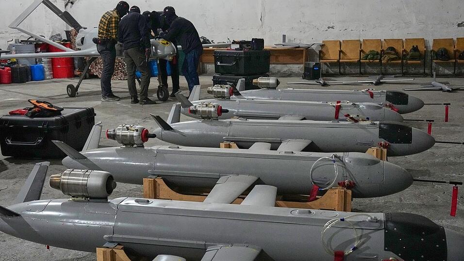 Mit ihren massiven Drohnenangriffen im russischen Hinterland will die Ukraine Moskau wieder an den Verhandlungstisch zwingen. (Archivbild) Mit ihren massiven Drohnenangriffen im russischen Hinterland will die Ukraine Moskau wieder an den Verhandlungstisch zwingen. (Archivbild)