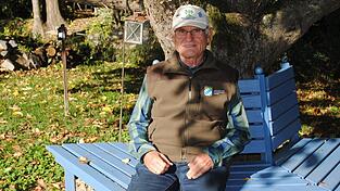 Franz Meindl erhält die Bayerische Staatsmedaille für herausragende Verdienste um die Umwelt. Franz Meindl erhält die Bayerische Staatsmedaille für herausragende Verdienste um die Umwelt.
