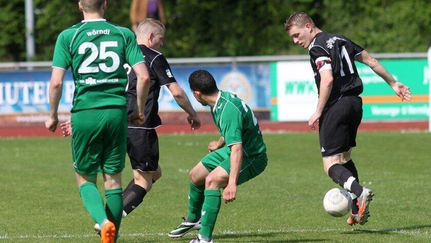 Die SpVgg Landshut schenkte gegen Rosenheim eine 2:0 Führung wieder her (Foto: Herrmann). Die SpVgg Landshut schenkte gegen Rosenheim eine 2:0 Führung wieder her (Foto: Herrmann).
