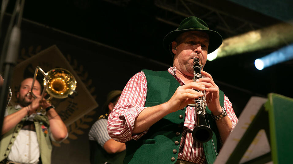 Echte Blasmusikfans lie&szlig;en sich auch den zweiten Auftritt in Folge am Dienstagabend nicht entgehen.