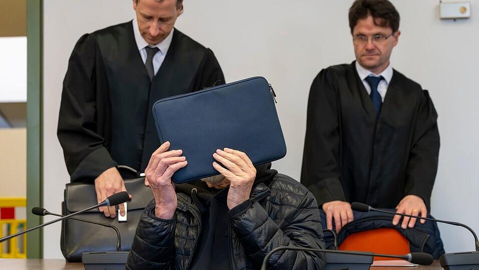 Einer der drei Angeklagten vor dem Oberlandesgericht M&uuml;nchen.