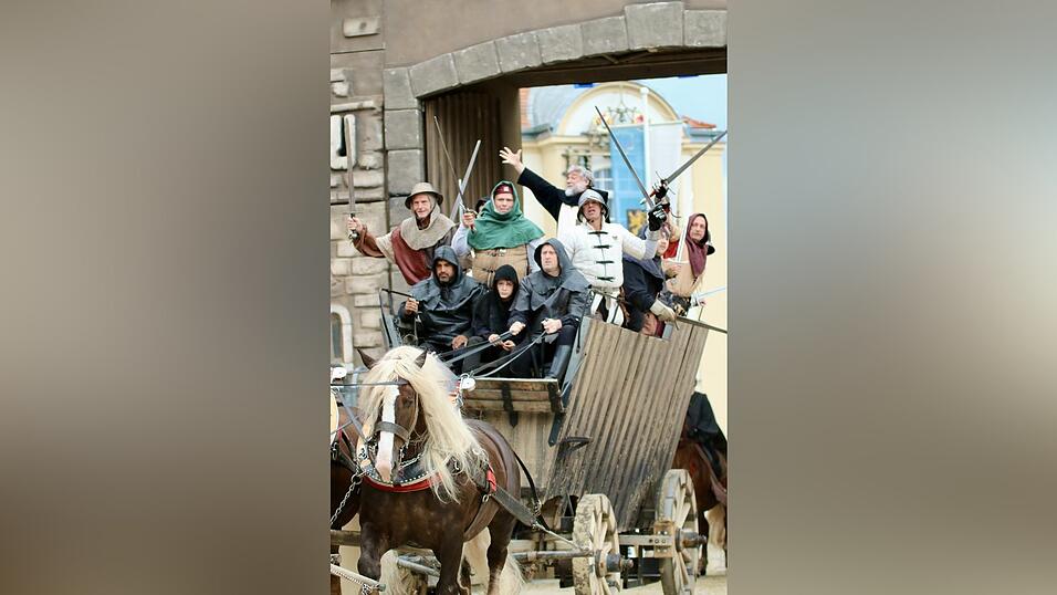 Eindr&uuml;cke von der Gruppe 'blau', die am Freitagabend die Drachenstich-Premiere gespielt hat.