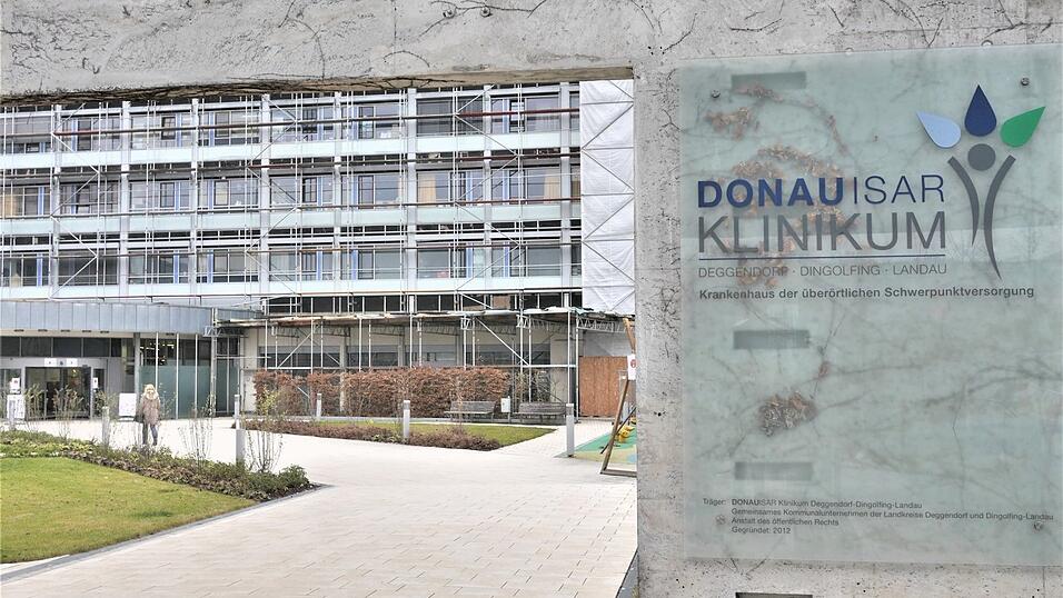 Ab Montag können die Patienten im Deggendorfer Donau-Isar-Klinikum wieder Besuch empfangen. Ab Montag können die Patienten im Deggendorfer Donau-Isar-Klinikum wieder Besuch empfangen.