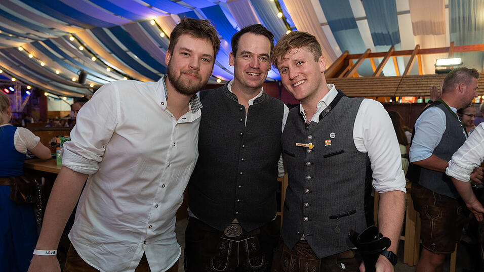 Die Partybilder vom Donnerstag, 17. August 2023, aus dem Festzelt Wenisch. Die Partybilder vom Donnerstag, 17. August 2023, aus dem Festzelt Wenisch.