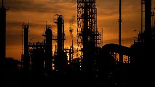 Die Abh&auml;ngigkeit von globalen Krisen ist vielen in den Unternehmen bewusst, aktuell im Fokus: der &Ouml;lpreis. (Symbolfoto)