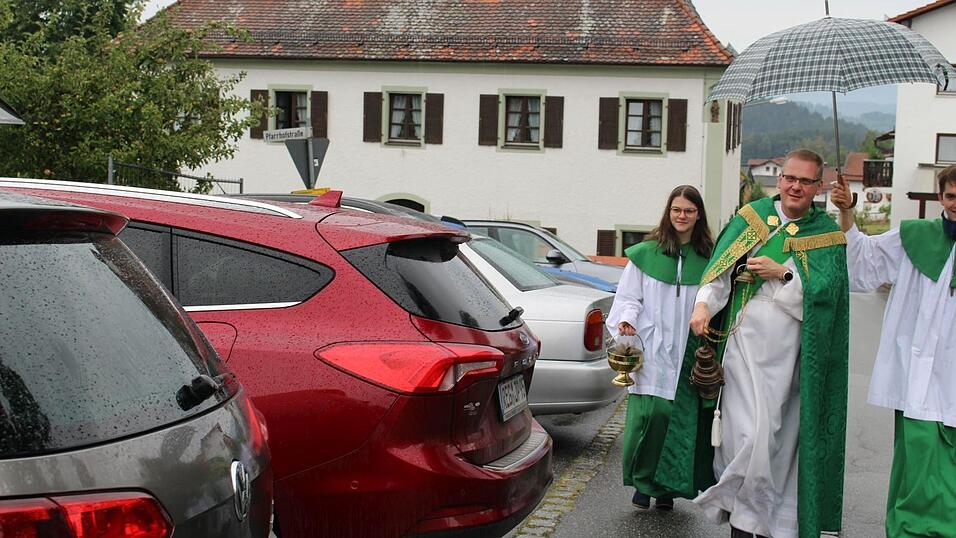 Die Fahrzeugsegnung in Moosbach. Die Fahrzeugsegnung in Moosbach.