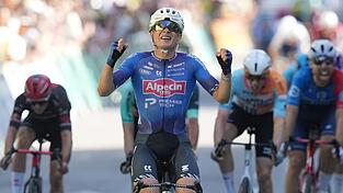 Jasper Philipsen hat die 17. Etappe der Tour de France gewonnen.