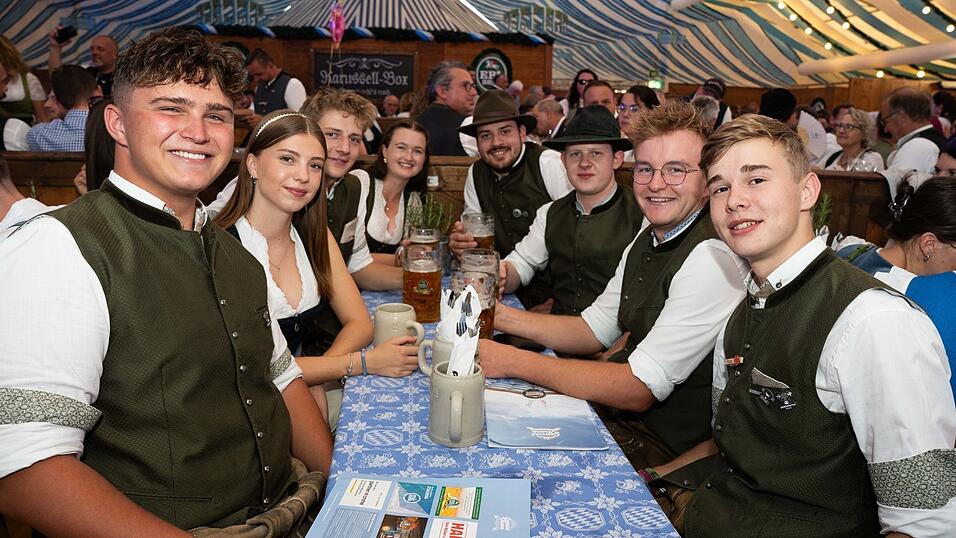 Die Partybilder vom Mittwoch, 12. August, aus dem Festzelt Wenisch. Die Partybilder vom Mittwoch, 12. August, aus dem Festzelt Wenisch.