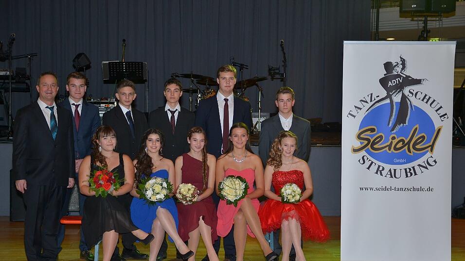 Die Bilder vom Abschlussball der Tanzschule Seidel in der Fraunhofer-Halle am 28. November. Die Bilder vom Abschlussball der Tanzschule Seidel in der Fraunhofer-Halle am 28. November.