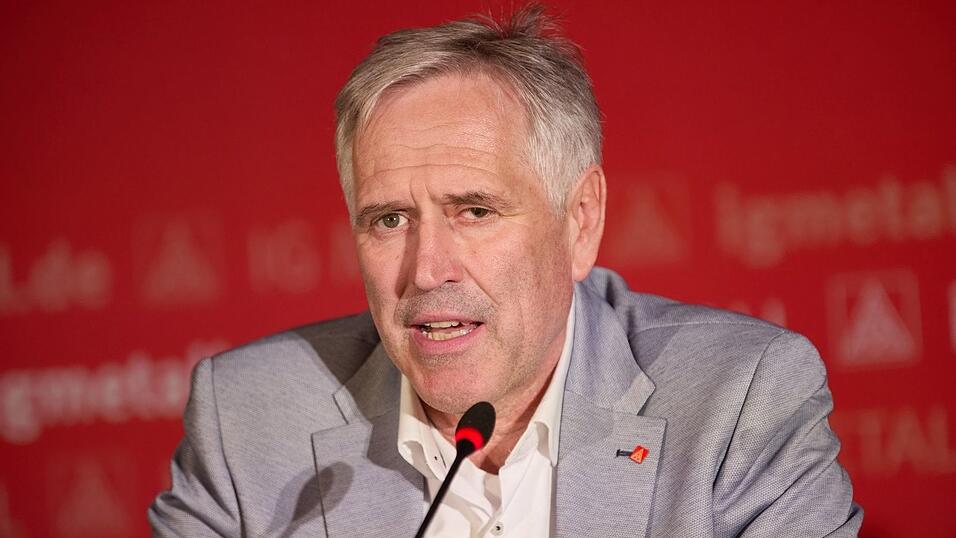 Horst Ott, der Landesvorsitzende der IG Metall Bayern, befürchtet einen massiven Jobverlust in der Autoindustrie. (Archivbild) Horst Ott, der Landesvorsitzende der IG Metall Bayern, befürchtet einen massiven Jobverlust in der Autoindustrie. (Archivbild)