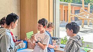 Miteinander reden, miteinander lernen lautet das Konzept des Neubaus. Die helle, offene Atmosph&auml;re bietet beste Bedingungen daf&uuml;r..