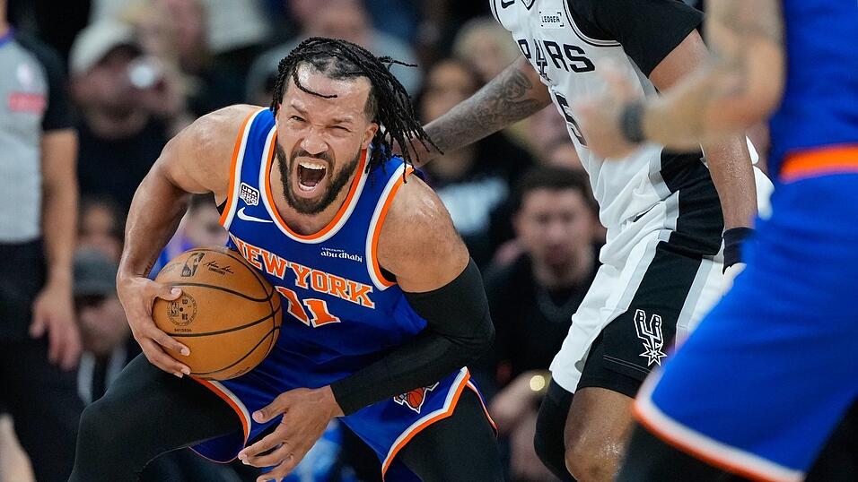 Jalen Brunson und die Knicks hatten wieder keine gute erste Halbzeit und kamen dann zur&uuml;ck ins Spiel.