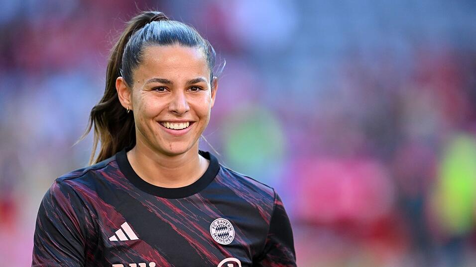 Lena Oberdorf krönte ihr Startelf-Debüt mit zwei Toren.