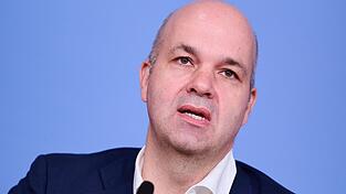 DIW-Chef Marcel Fratzscher ist dafür, die abschlagsfreie «Rente mit 63» abzuschaffen. (Archvbild) DIW-Chef Marcel Fratzscher ist dafür, die abschlagsfreie «Rente mit 63» abzuschaffen. (Archvbild)