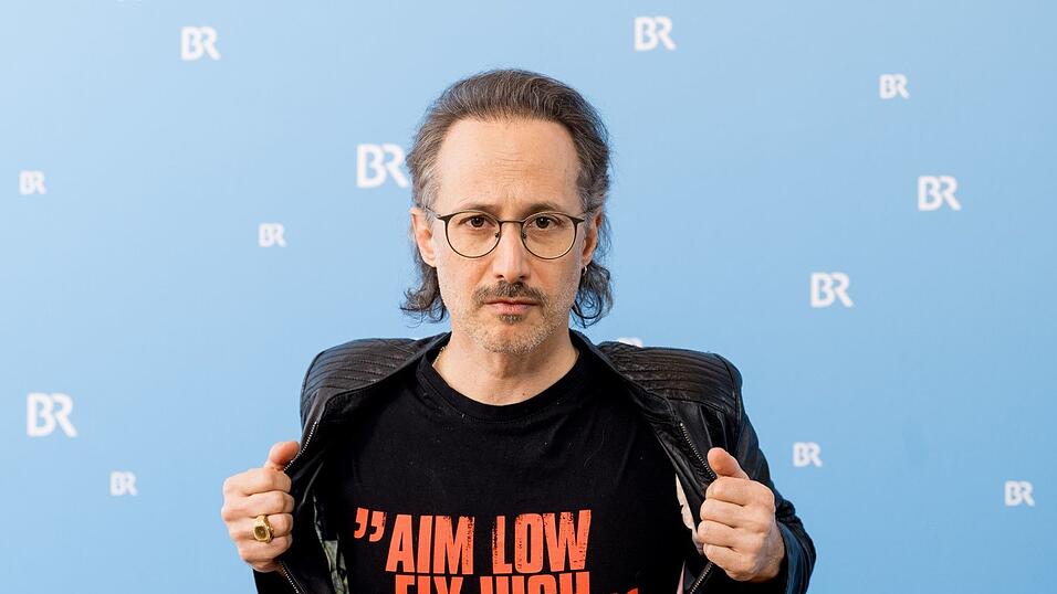 Michael Ostrowski wird durch die neun Live-Shows f&uuml;hren. (Archivbild)