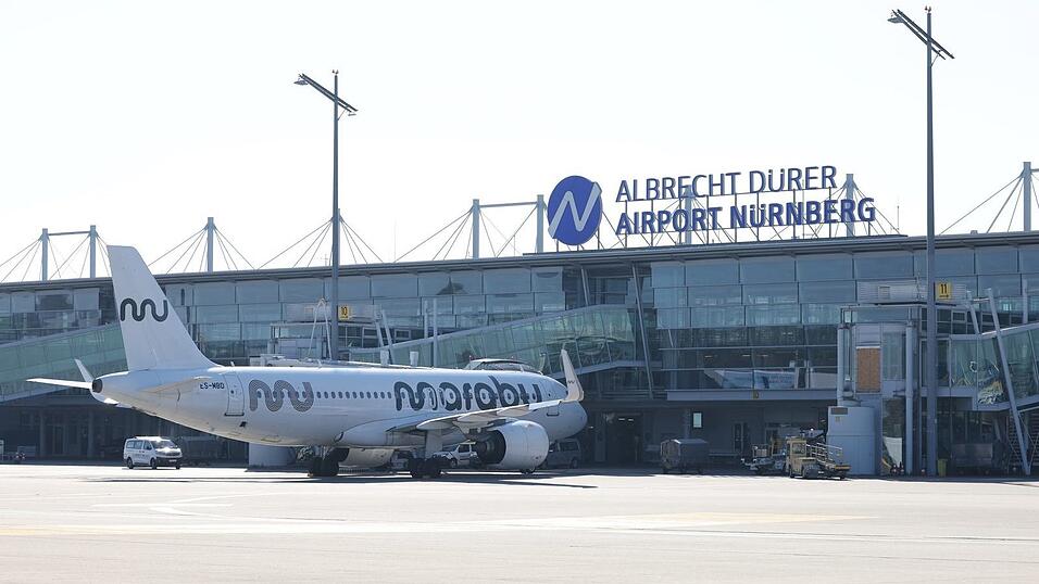 Der Flughafen Nürnberg ist am Dienstag wegen eines Polizeieinsatzes gesperrt worden. (Archivbild) Der Flughafen Nürnberg ist am Dienstag wegen eines Polizeieinsatzes gesperrt worden. (Archivbild)