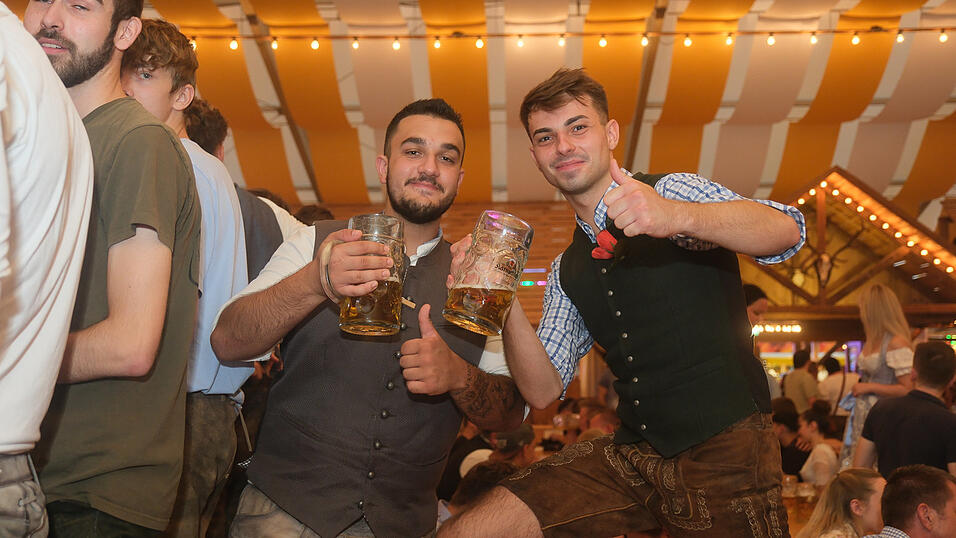 Die Partybilder vom Dienstag, 15. August 2023, aus dem Festzelt Nothaft. Die Partybilder vom Dienstag, 15. August 2023, aus dem Festzelt Nothaft.