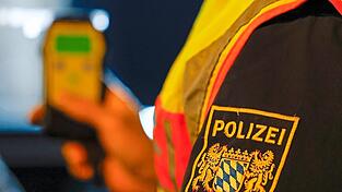 Bei der Alkoholkontrolle haben die Polizisten einen Wert von 1,87 Promille festgestellt.