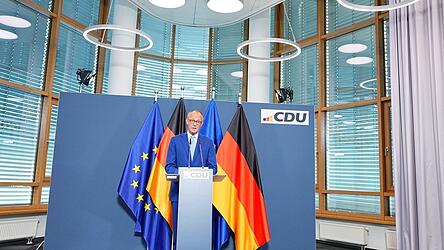 Kanzler Merz sagt, am Ergebnis der CDU in Mecklenburg-Vorpommern gebe es nichts schönzureden. Kanzler Merz sagt, am Ergebnis der CDU in Mecklenburg-Vorpommern gebe es nichts schönzureden.