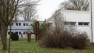 Stadtteil Auloh muss man sich derzeit mit Containern behelfen. (Foto: cv)Einige Landshuter Grundschulen platzen schon jetzt aus allen Nähten. Im Stadtteil Auloh muss man sich derzeit mit Containern behelfen. (Foto: cv)Einige Landshuter Grundschulen platzen schon jetzt aus allen Nähten. Im