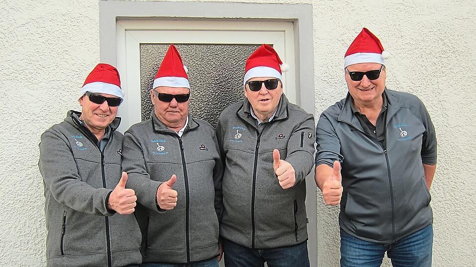 Die Auer Stocksch&uuml;tzen fuhren den Sieg im Vormittagsturnier ein, v.l.: Fred Wiester, Martin Mayer senior, Hans-Peter M&uuml;hlbauer und Xaver Diemaier.